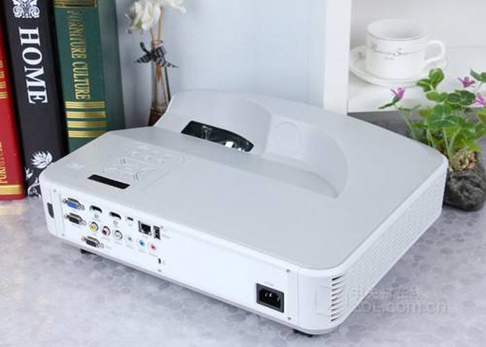 100 To 240V 4k Ultra Short Throw Projector For Conference Led Light Source